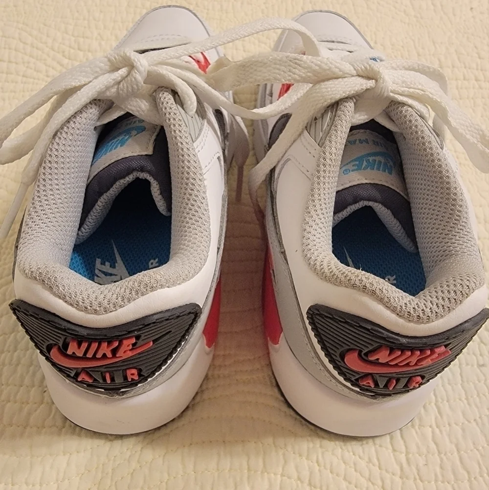 NWOT Nike Air Max 90 Youth Size 1